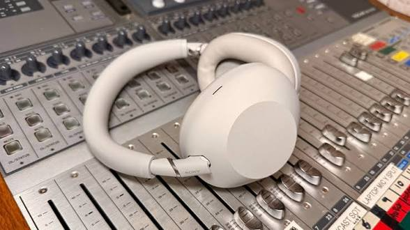 Best Noise-Cancelling Headphones of 2026: Which Pair Should You Buy?